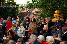 Snart blir dette et vanlig syn igjen. Hvordan kommer publikum til å komme tilbake til kulturlivet? Det vil Kulturrådet nå finne ut mer om i samarbeid med NPU. Illustrasjonsfoto fra Sånåfest i Hølen. Foto: Marta Anna Løvberg