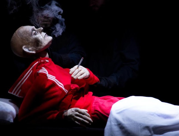 Motiv fra figurteaterforestillingen Aske. Regissør Yngvild Aspeli har fått støtte gjennom ordningen for Formidling/gjestespill for å vise stykket i utlandet. Foto:Kristin Aafløy Opdan