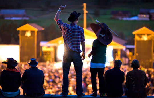 Festivaler og andre kulturarrangører kan nå få nå tilskudd for å tenke miljøvennlig. Her fra Norsk Countrytreff. Foto: Runar Sandnes