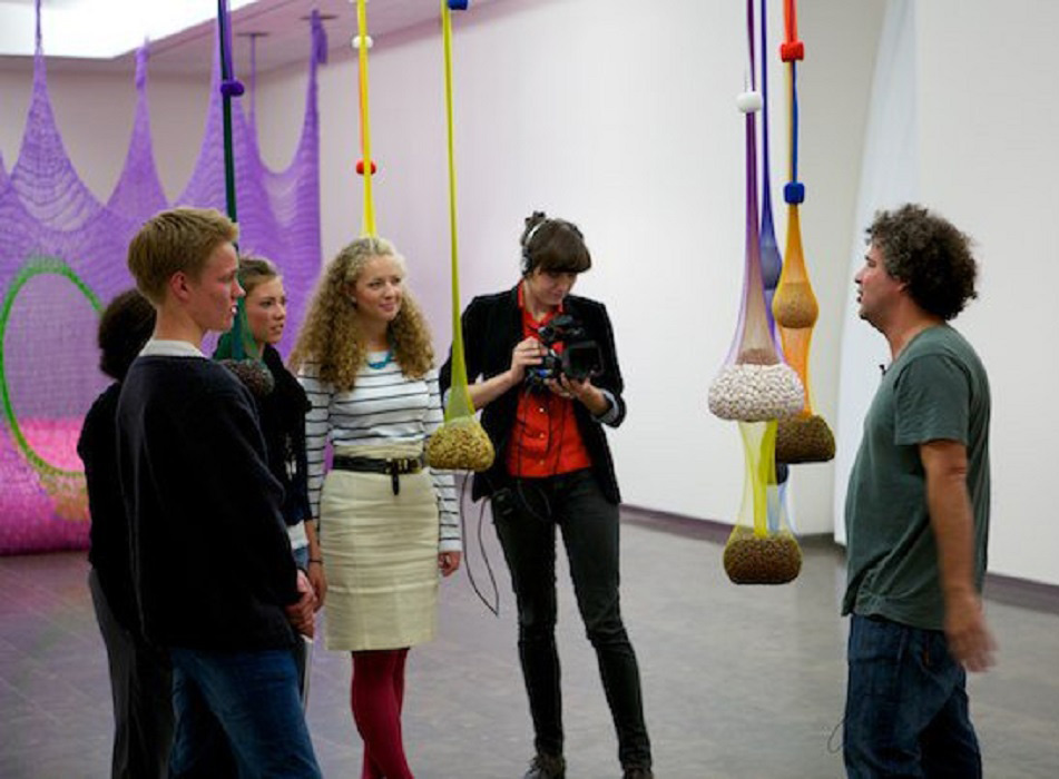 Intervju og filming av Ernesto Neto.