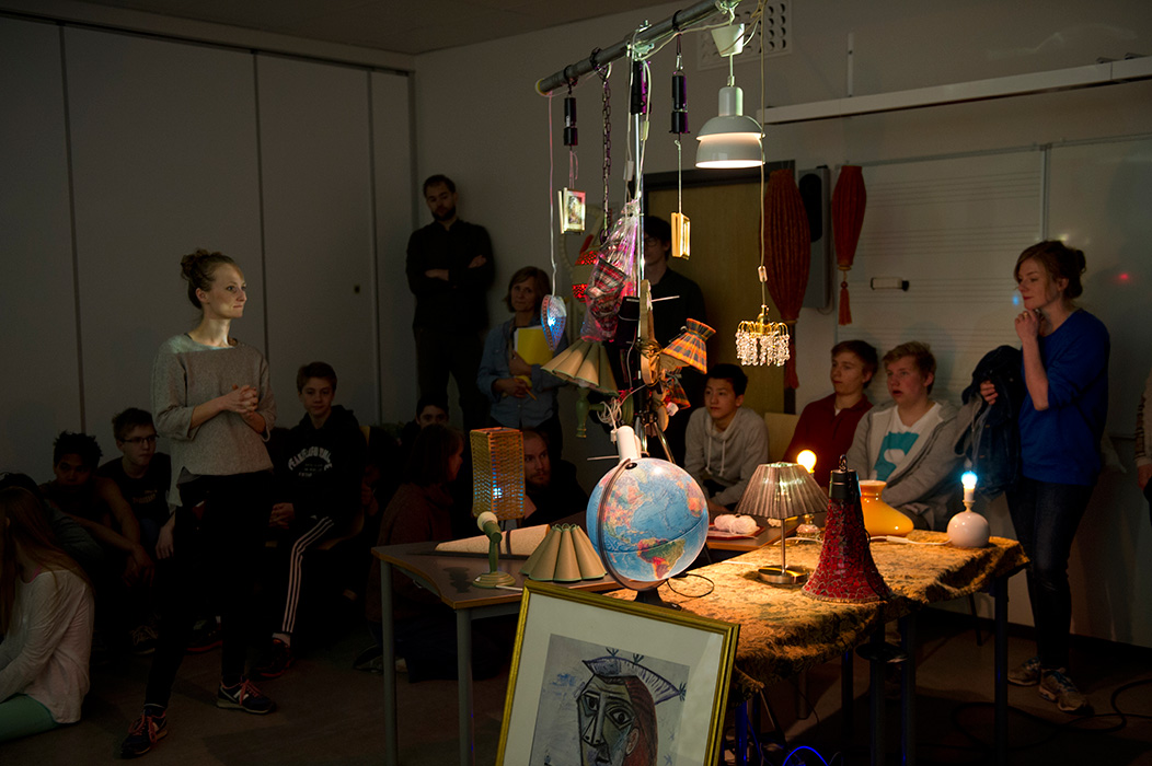 Konsert med Hanna Gjermundrød i Lampe- og video- installasjon av Ingeborg Staxrud Olerud. Foto Ingun A. Mæhlum