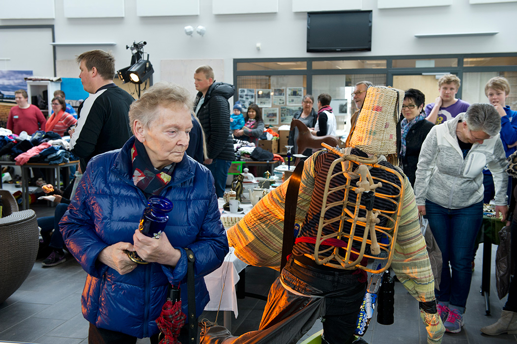 Improvisasjon med Venke Sortland. Kostymer Hege Pålsrud. Foto Ingun A. Mæhlum