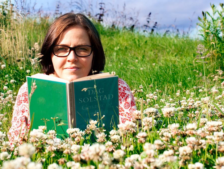 Kari Kolnes-Cassis ved Sola bibliotek har valgt seg Dag Solstads 